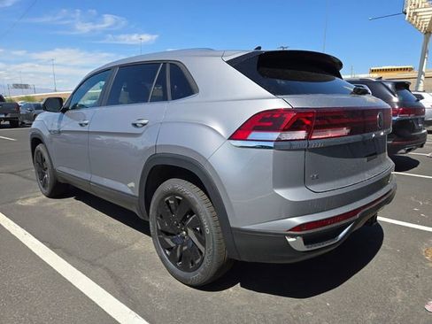 New 2026 Volkswagen Atlas Cross Sport SE FWD image 4