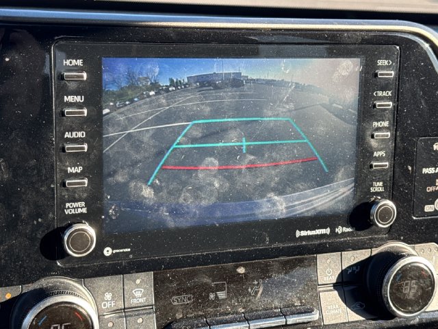 Used 2021 Toyota Highlander XLE AWD/4WD image 34