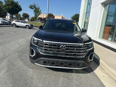 Certified 2024 Volkswagen Atlas SE w/ Panoramic Sunroof Package FWD image 3