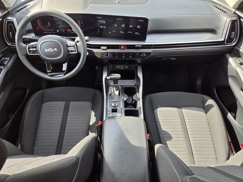Used 2024 Kia Sorento LX FWD image 12
