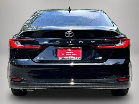 Used 2025 Toyota Camry XLE FWD image 6
