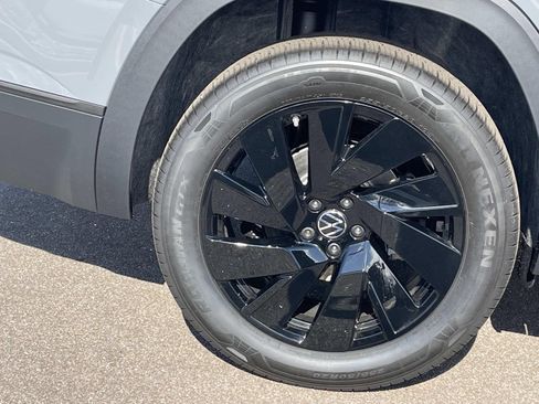 New 2026 Volkswagen Atlas SE FWD image 9