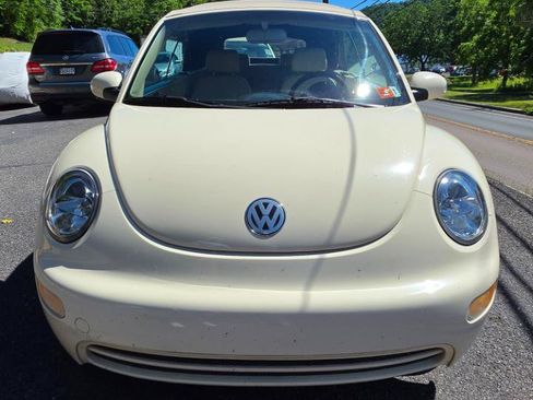 Used 2005 Volkswagen Beetle GL FWD image 2