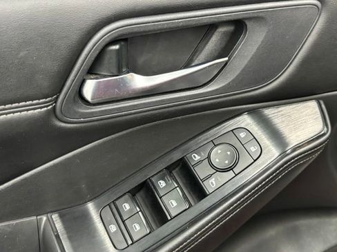 Used 2022 Nissan Rogue SV w/ SV Premium Package AWD/4WD image 16