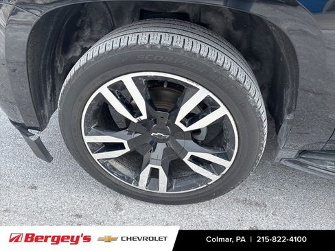 Certified 2019 Chevrolet Suburban LT w/ RST Edition image 17