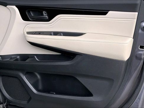 Used 2025 Honda Odyssey Touring image 23
