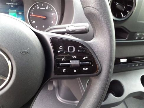 Used 2024 Mercedes-Benz Sprinter 2500 image 21