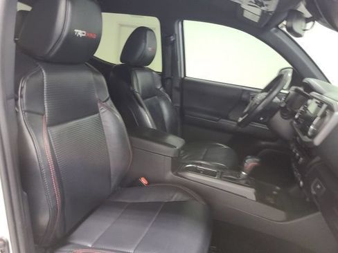 Used 2018 Toyota Tacoma TRD Pro AWD/4WD image 13