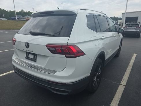 Used 2022 Volkswagen Tiguan SE FWD image 4