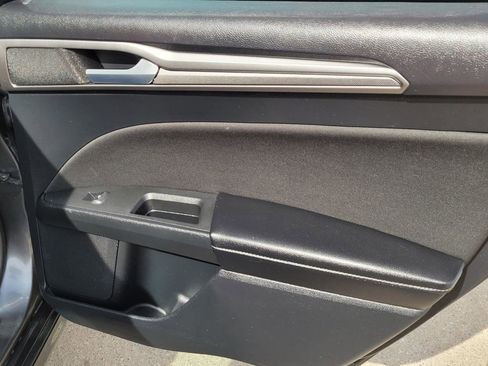 Used 2018 Ford Fusion SE image 11