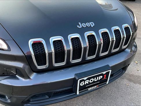 Used 2017 Jeep Cherokee Latitude w/ Safety/Convenience Group image 28