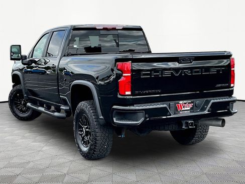 Used 2025 Chevrolet Silverado 2500 ZR2 w/ Technology Package AWD/4WD image 4