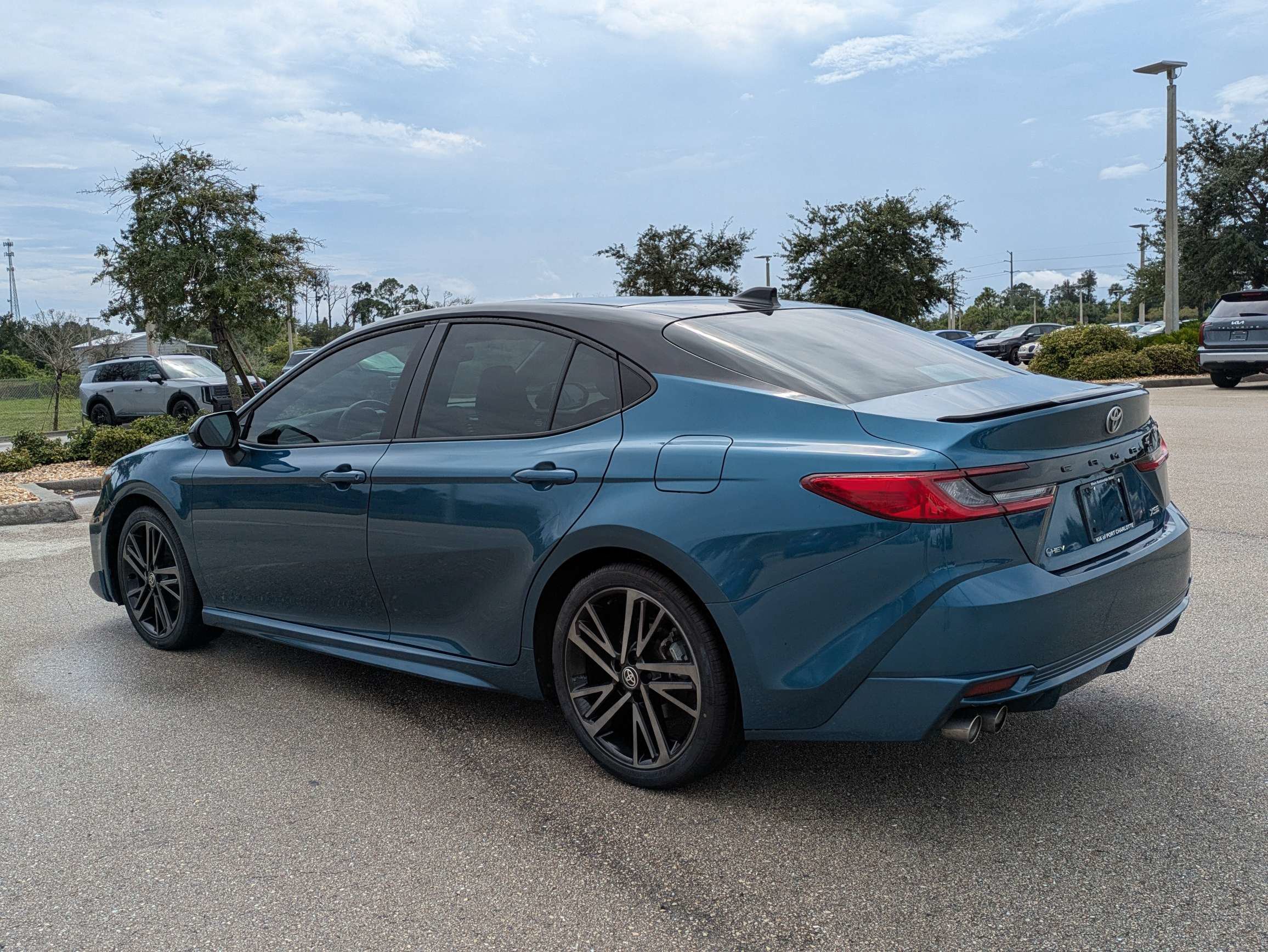 Used 2025 Toyota Camry XSE FWD image 6