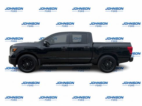 Used 2018 Nissan Titan SV w/ SV Convenience Package RWD image 3