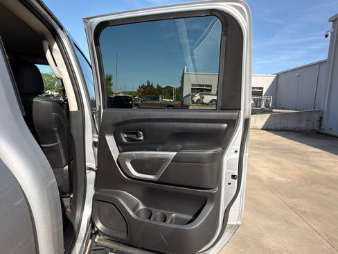 Used 2019 Nissan Titan PRO-4X image 19