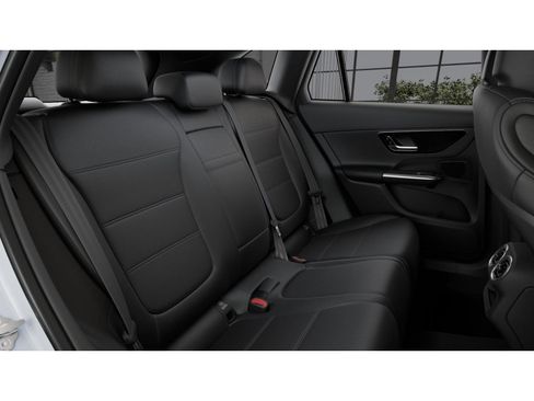 Used 2026 Mercedes-Benz GLC 300 4MATIC image 5