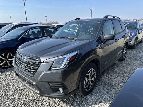 Used 2023 Subaru Forester Premium image 4