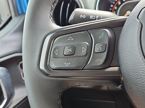 Used 2023 Jeep Gladiator Sport AWD/4WD image 28