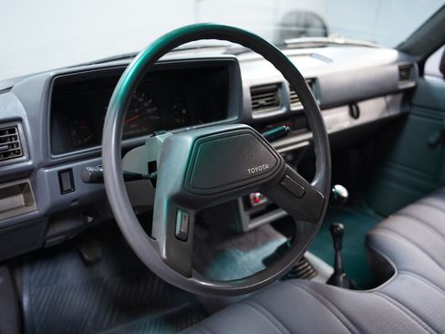 Used 1988 Toyota Pickup 4x4 Regular Cab image 31
