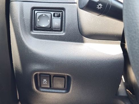 Used 2016 Nissan Versa S FWD image 21