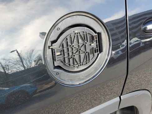 Used 2015 Jeep Cherokee Limited w/ Luxury Group image 39