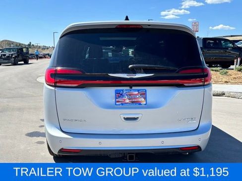 New 2026 Chrysler Pacifica Limited w/ Uconnect Theater Family Group AWD/4WD image 4
