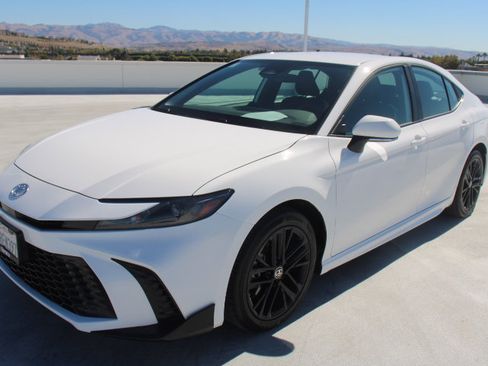 Certified 2025 Toyota Camry SE AWD/4WD image 6