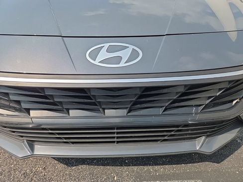 Used 2025 Hyundai Elantra Hybrid FWD image 14