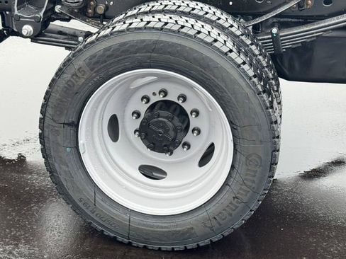 New 2025 Ford F550 4x4 Regular Cab Super Duty image 9