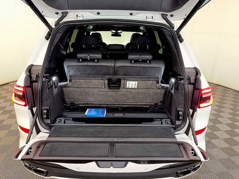 Used 2025 BMW X7 M60i w/ Climate Comfort Package image 23