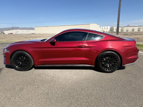 Used 2018 Ford Mustang Coupe image 8