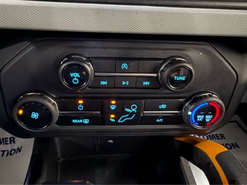 Used 2023 Ford Bronco Badlands image 28