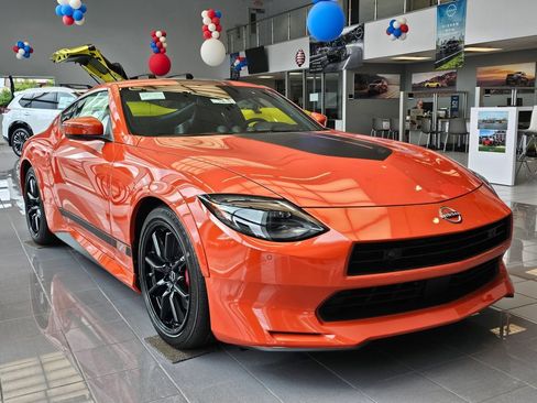 New 2024 Nissan Z Performance w/ Heritage Edition RWD image 3