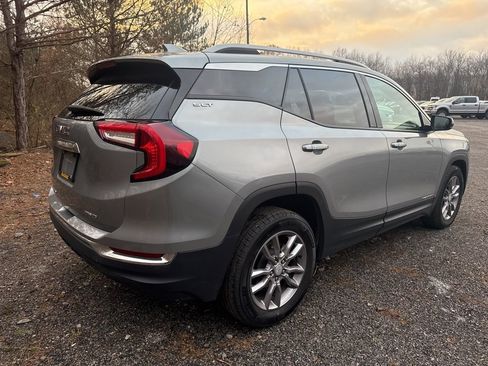 Used 2024 GMC Terrain SLT image 10