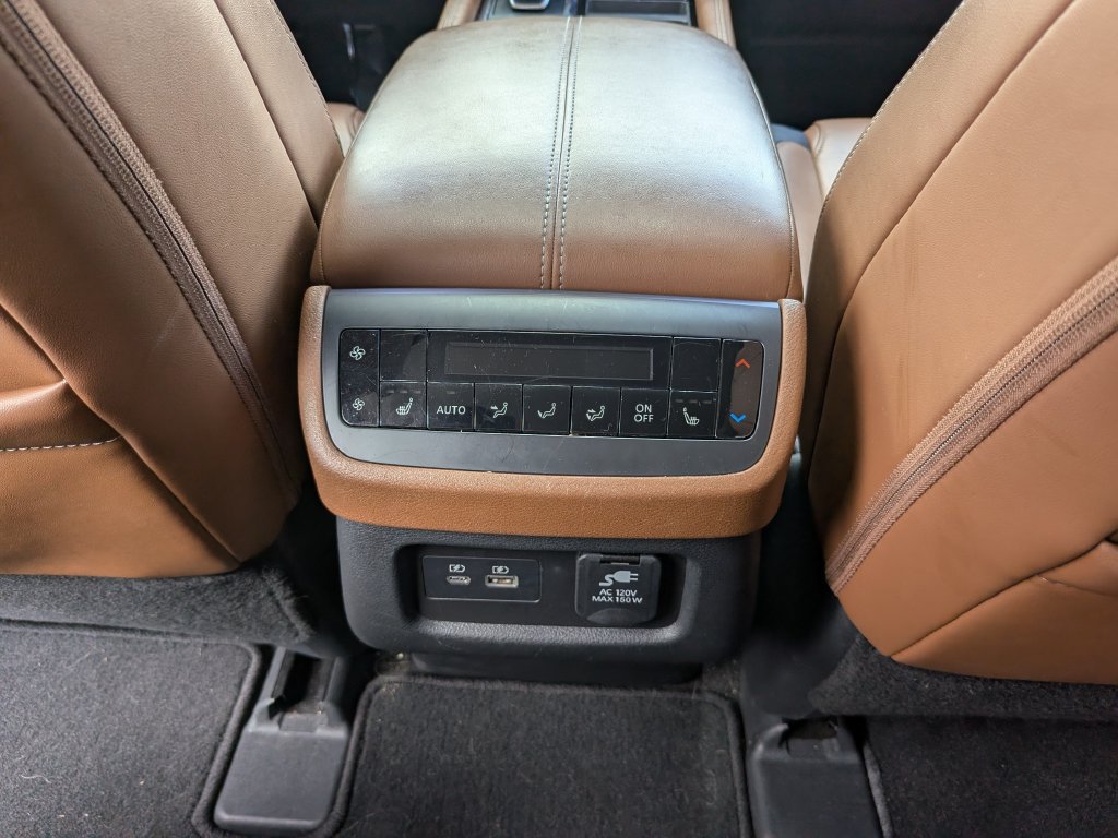 Used 2024 Nissan Pathfinder Platinum w/ Black Appearance Package FWD image 17