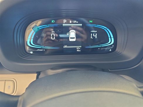 New 2025 Hyundai Venue Limited image 19