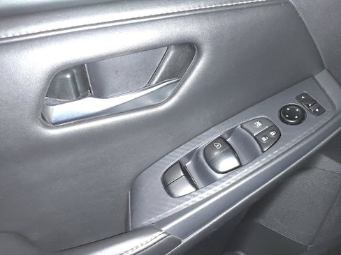 Used 2024 Nissan Altima 2.5 SV FWD image 27