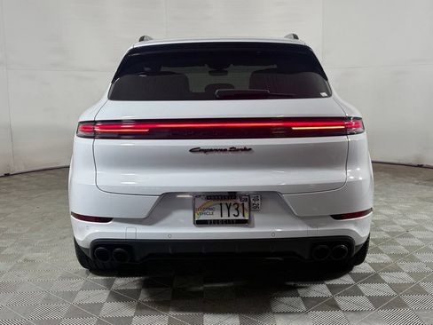 Used 2024 Porsche Cayenne Turbo AWD/4WD image 6