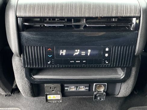 Used 2023 Jeep Wagoneer Series III w/ Preferred Equipment Group image 14