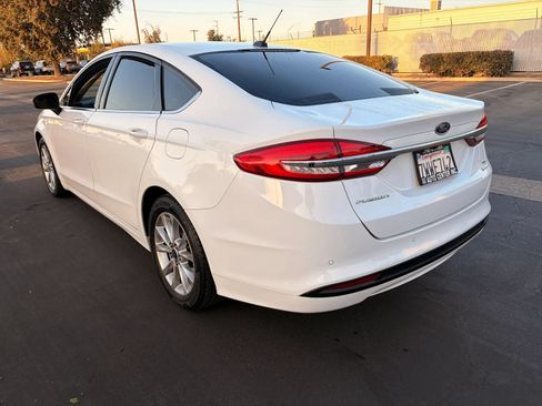 Used 2017 Ford Fusion SE w/ Fusion SE Technology Package FWD image 6