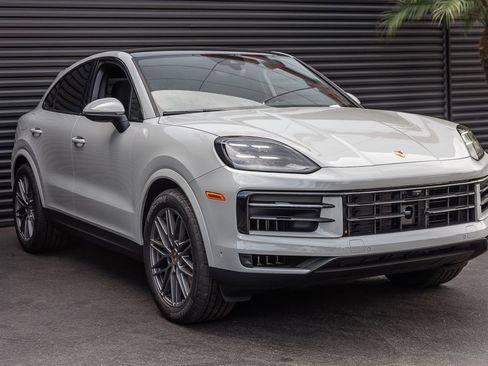 Used 2025 Porsche Cayenne Coupe image 6