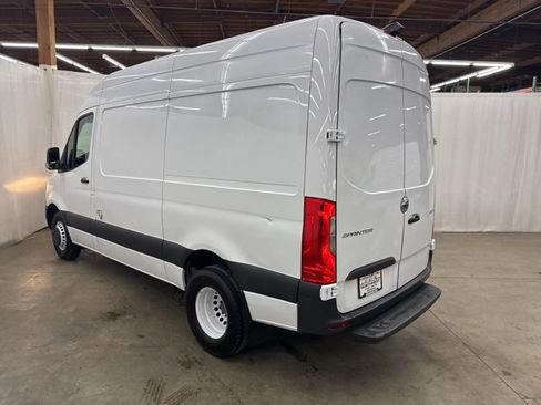 Used 2019 Freightliner Sprinter 2500 image 22