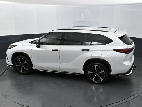Used 2022 Toyota Highlander XSE image 32