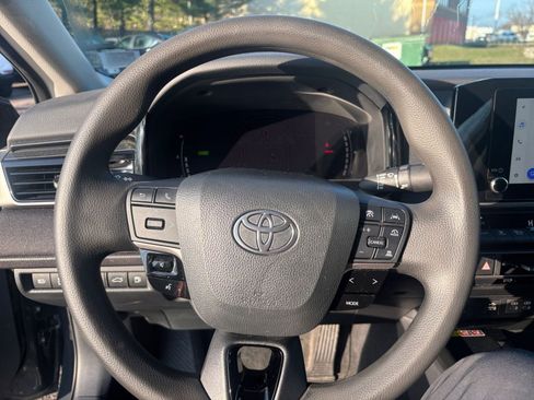 Used 2025 Toyota Camry LE image 25