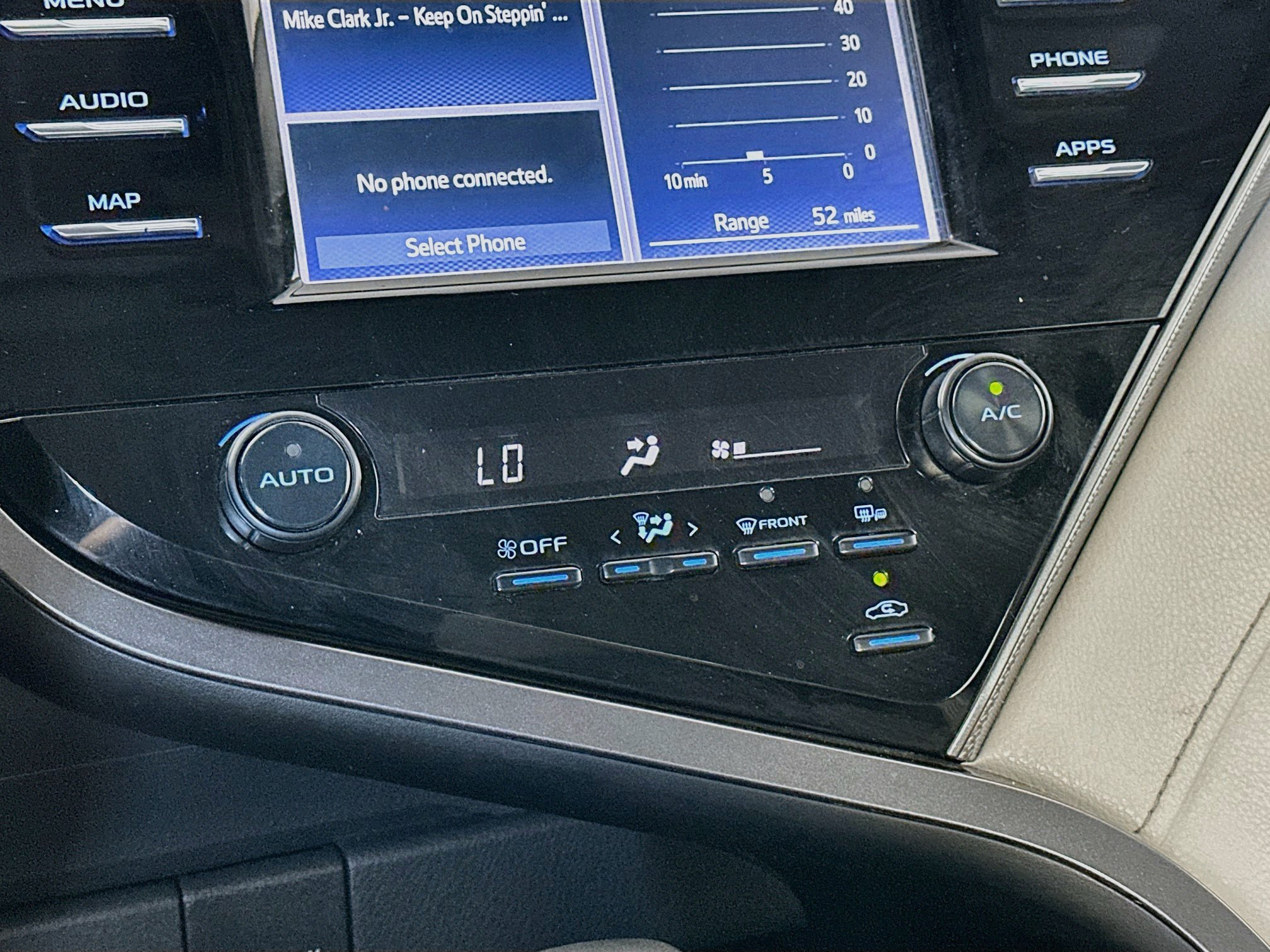 Used 2019 Toyota Camry SE w/ Convenience Package FWD image 24