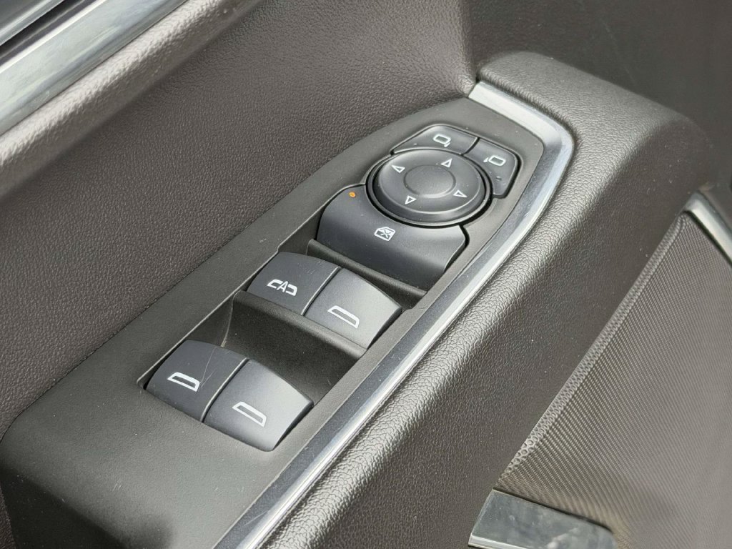Used 2025 Chevrolet Silverado 1500 LT AWD/4WD image 13