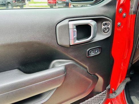 Used 2022 Jeep Wrangler Unlimited Sport AWD/4WD image 8