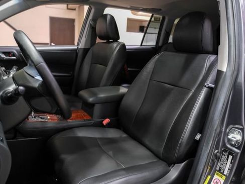 Used 2013 Toyota Highlander Limited image 39
