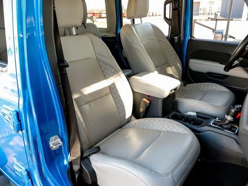 Used 2021 Jeep Wrangler Unlimited Sahara image 43