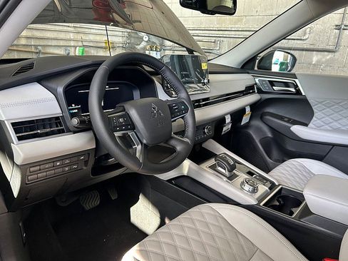 New 2025 Mitsubishi Outlander SEL image 36